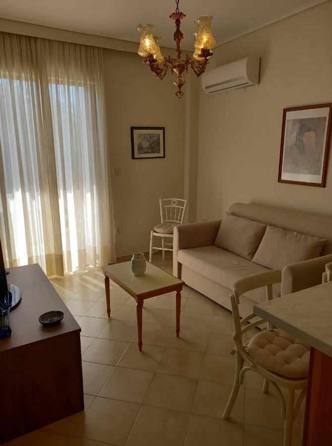 Jenny'S Luxury Flat Near The Center & Beach Каламата Екстериор снимка